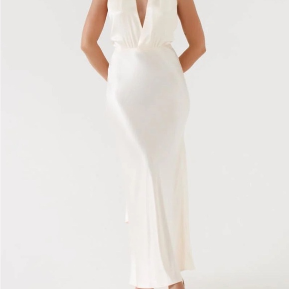 White Plunging V-Neck Backless Gown - Picture 4 of 6